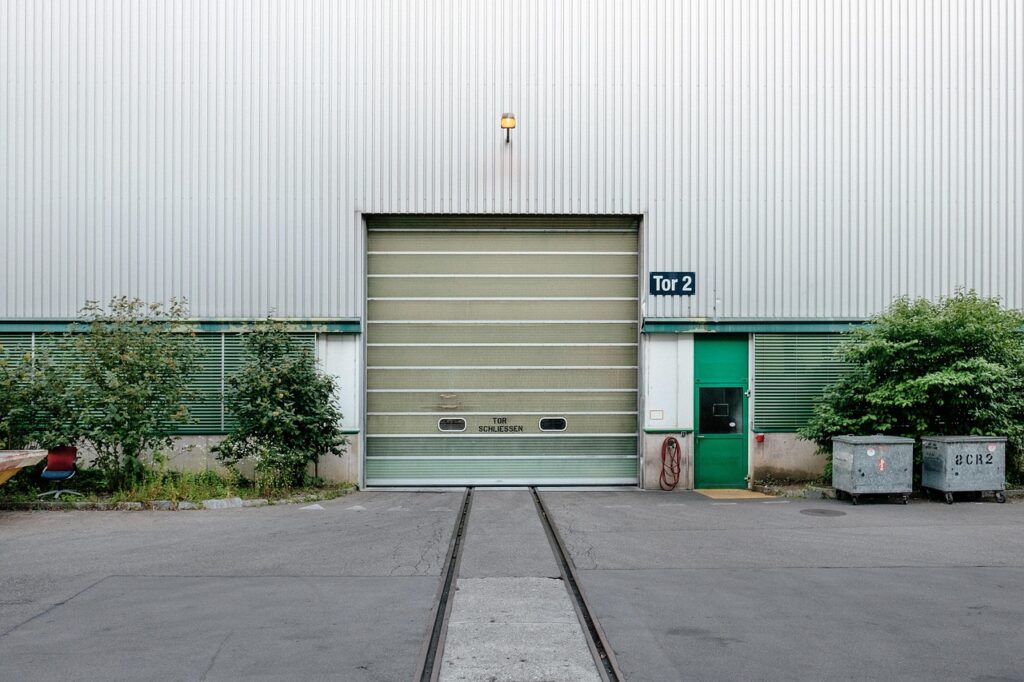 Les dernières tendances 2025 en portes de garage sectionnelles personnalisées